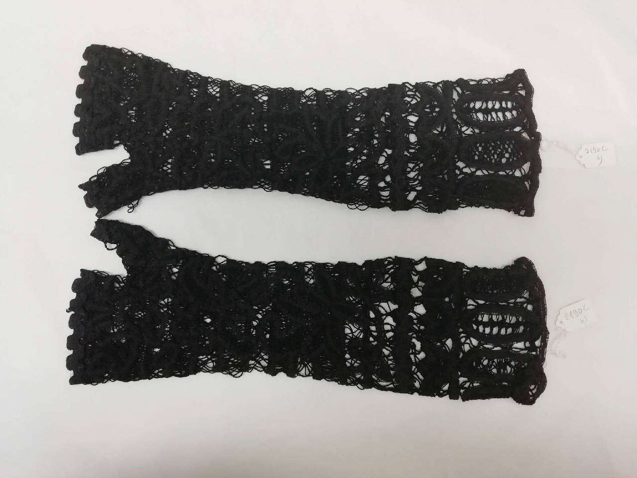 guanto femminile - manifattura italiana (?) (inizio sec. XX)