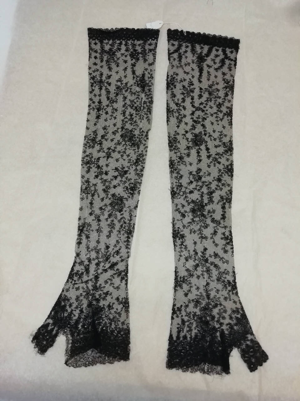 guanto femminile - manifattura francese (?) (inizio sec. XX)