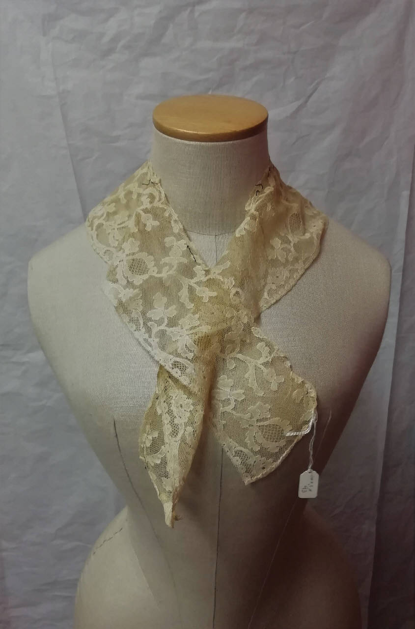 collo - manifattura italiana (inizio sec. XX)