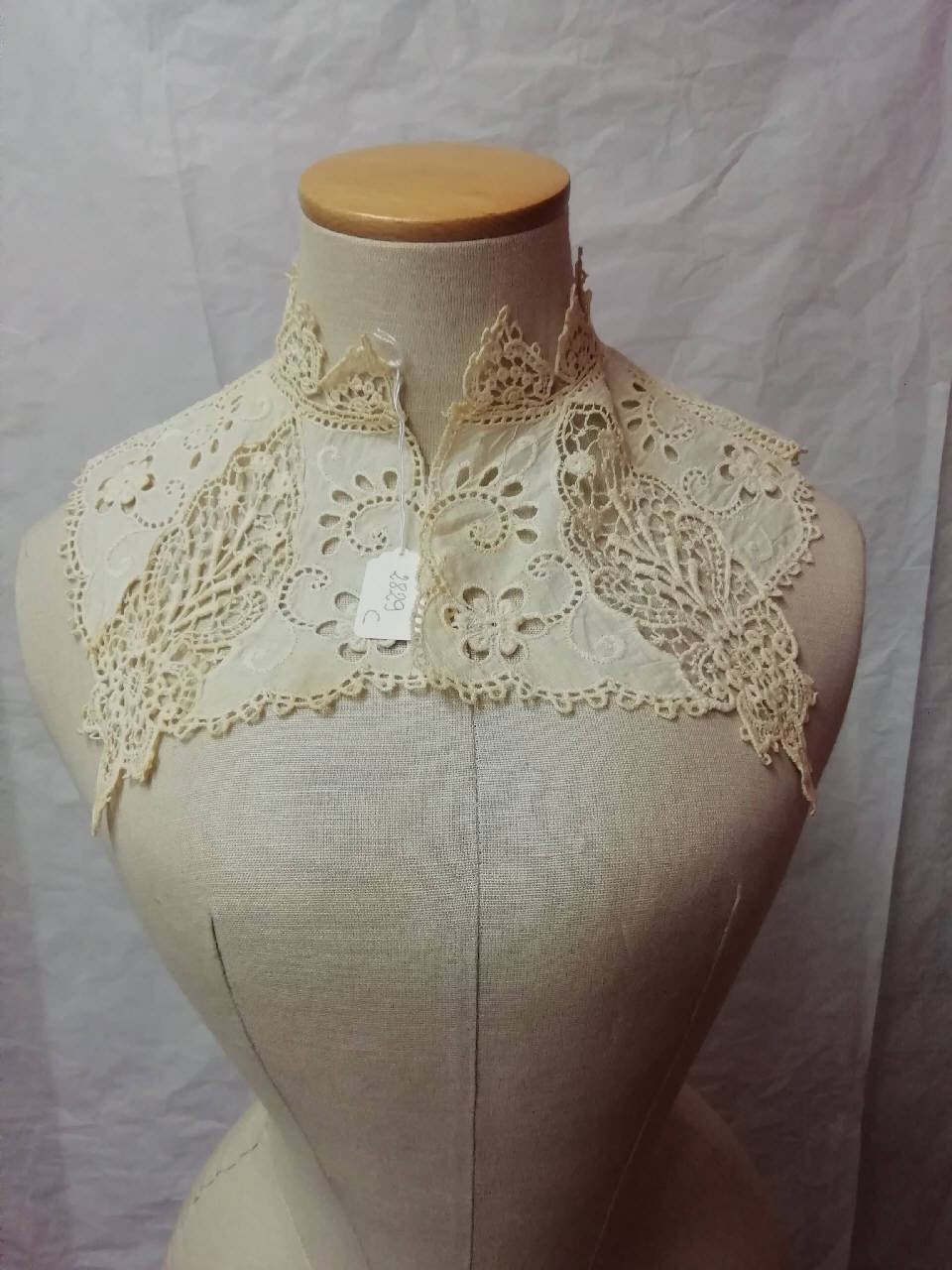 colletto - manifattura italiana (inizio sec. XX)