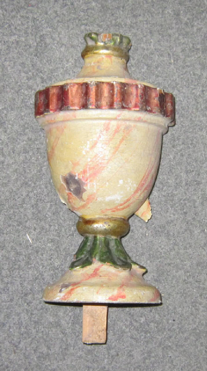 vaso d'altare con composizione floreale - produzione locale (secc. XVII/ XVIII)