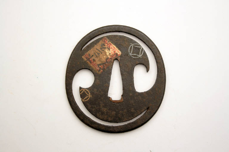 decorazioni geometriche (elsa di spada) - manifattura giapponese (secc. XV/ XVII)