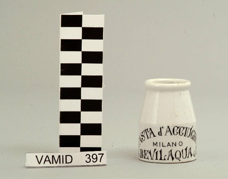 barattolo di Società Ceramica Italiana Laveno (primo quarto sec. XX)