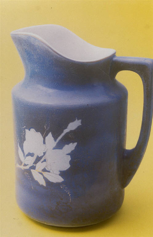 Mazzo di rose (brocca) di Società Ceramica Revelli (primo quarto sec. XX)