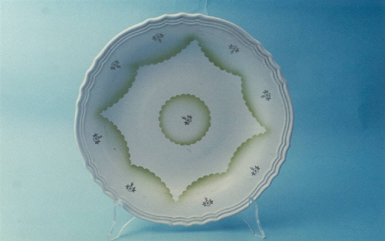 piatto da portata di Società Ceramica Italiana Laveno (metà sec. XX)