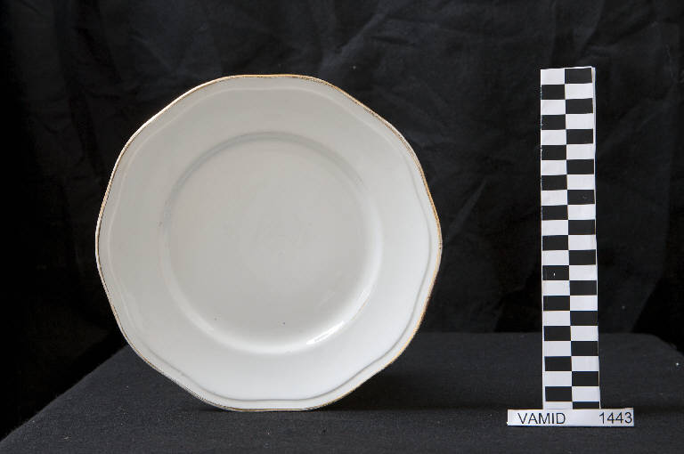 piatto piano di Società Ceramica Italiana Laveno (sec. XX)