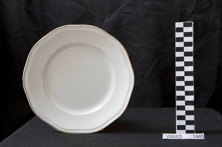 piatto piano di Società Ceramica Italiana Laveno (sec. XX)