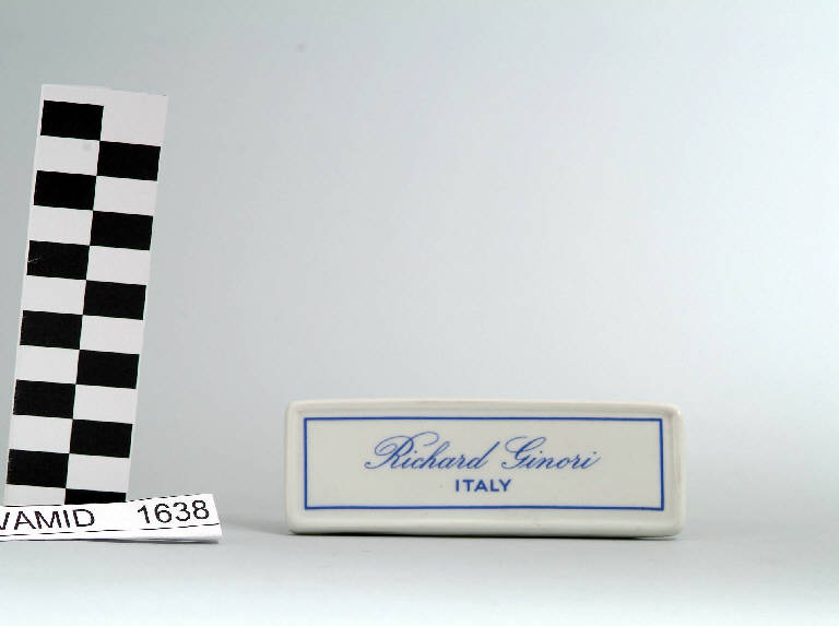 targa di Società Ceramica Richard Ginori (terzo quarto sec. XX)