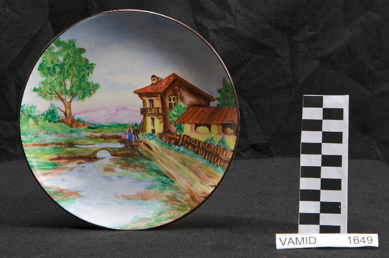 Veduta di canale con ponte e casa colonica (piatto da parete) di Società Ceramica Revelli (metà sec. XX)