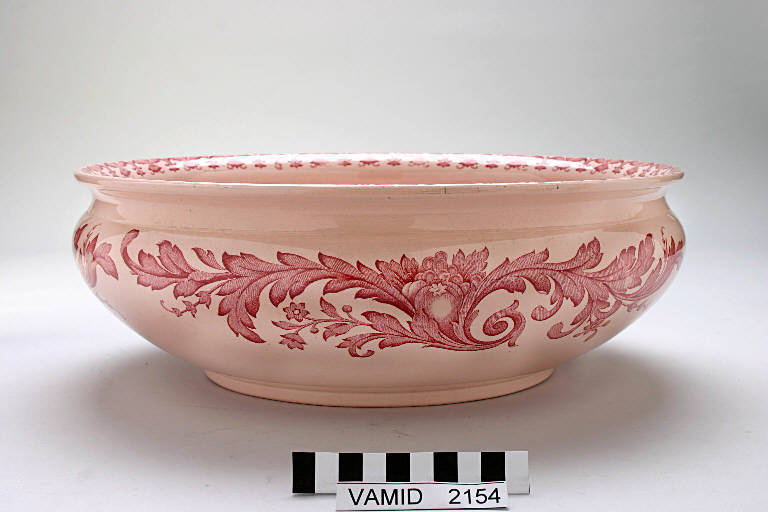 Motivi decorativi a frutti, fiori e foglie (catino lavamano) di Sarreguemines - ambito francese (ultimo quarto sec. XIX)