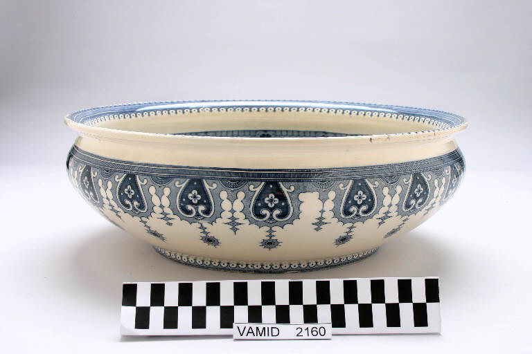 Motivi decorativi geometrici indiani (catino lavamano) di Sarreguemines - ambito francese (fine/inizio secc. XIX/ XX)