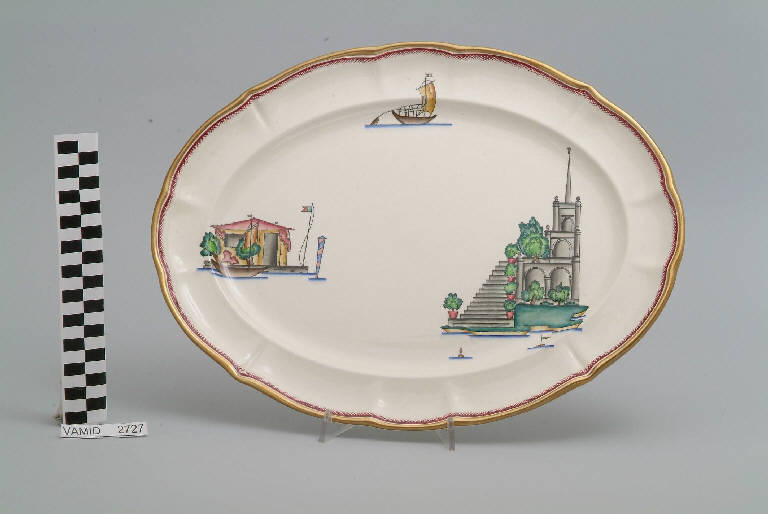 Veduta del ninfeo nel giardino Borromeo nell'Isola Bella ed elementi caratteristici del Lago Maggiore (piatto da portata ovale) di Andlovitz Guido; Società Ceramica Italiana Laveno (sec. XX)