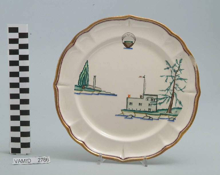 Veduta del Fortino di Cerro di Laveno ed elementi caratteristici del Lago Maggiore (piatto piano) di Andlovitz Guido; Società Ceramica Italiana Laveno (sec. XX)