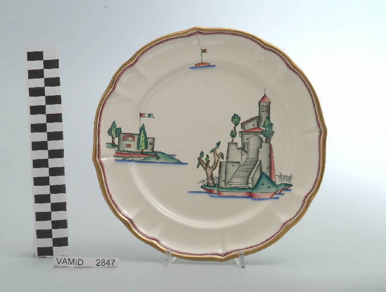 Veduta di una chiesa con campanile e scalinata ed elementi caratteristici del Lago Maggiore (piatto piano) di Andlovitz Guido; Società Ceramica Italiana Laveno (sec. XX)