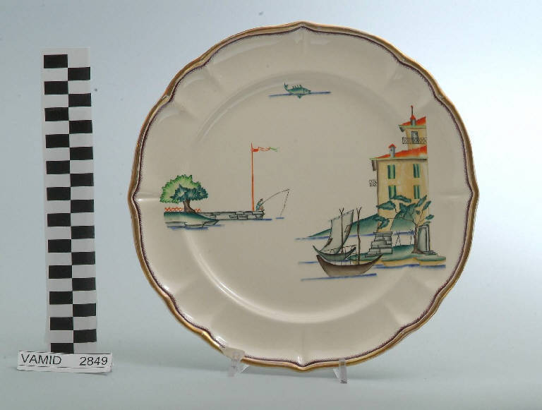 Vedute ed elementi caratteristici del Lago Maggiore (piatto piano) di Andlovitz Guido; Società Ceramica Italiana Laveno (sec. XX)