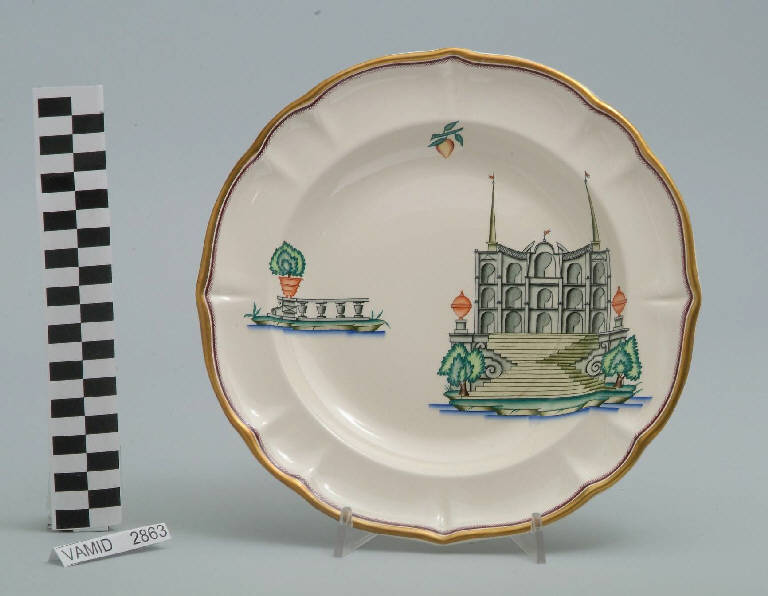 Veduta del ninfeo nel giardino Borromeo nell'Isola Bella ed elementi caratteristici del Lago Maggiore (piatto fondo) di Andlovitz Guido; Società Ceramica Italiana Laveno (sec. XX)