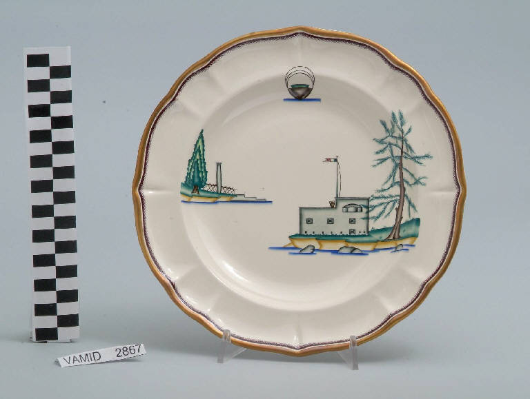 Veduta del Fortino di Cerro di Laveno ed elementi caratteristici del Lago Maggiore (piatto fondo) di Andlovitz Guido; Società Ceramica Italiana Laveno (sec. XX)