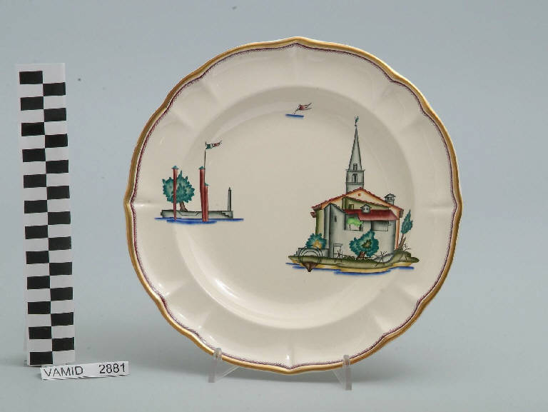 Veduta dell'Isola dei Pescatori ed elementi caratteristici del Lago Maggiore (piatto fondo) di Andlovitz Guido; Società Ceramica Italiana Laveno (sec. XX)