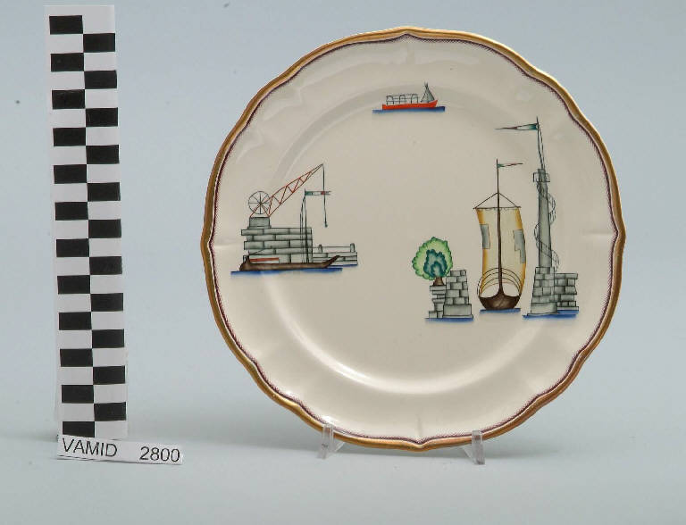 Veduta di un porto con barca a vela in uscita ed elementi caratteristici del Lago Maggiore (piatto da frutta) di Andlovitz Guido; Società Ceramica Italiana Laveno (sec. XX)