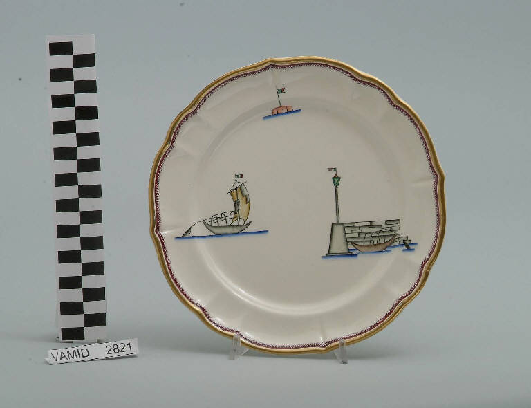 Veduta di un porticciolo con una barca da pesca all'ancora ed elementi caratteristici del Lago Maggiore (piatto da frutta) di Andlovitz Guido; Società Ceramica Italiana Laveno (sec. XX)