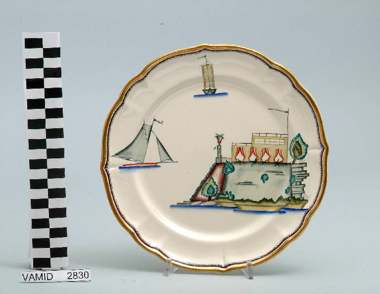 Veduta di una terrazza sul lago con loggiato e tendaggi ed elementi caratteristici del Lago Maggiore (piatto da frutta) di Andlovitz Guido; Società Ceramica Italiana Laveno (sec. XX)