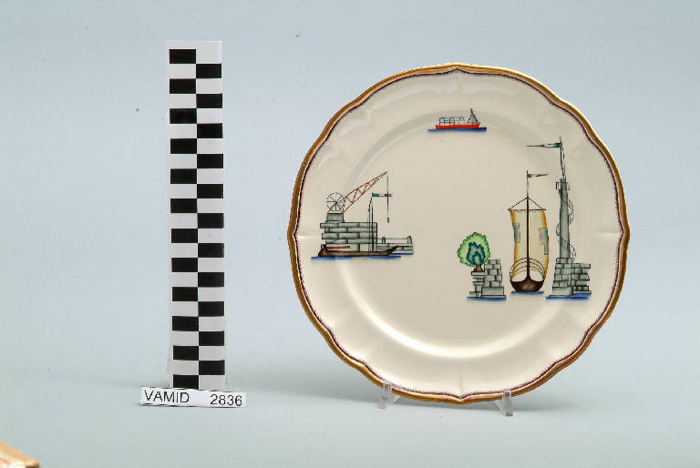 Veduta di un porto con barca a vela in uscita ed elementi caratteristici del Lago Maggiore (piatto da frutta) di Andlovitz Guido; Società Ceramica Italiana Laveno (sec. XX)