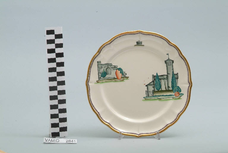 Veduta di una chiesa con campanile e cipressi ed elementi caratteristici del Lago Maggiore (piatto da frutta) di Andlovitz Guido; Società Ceramica Italiana Laveno (sec. XX)