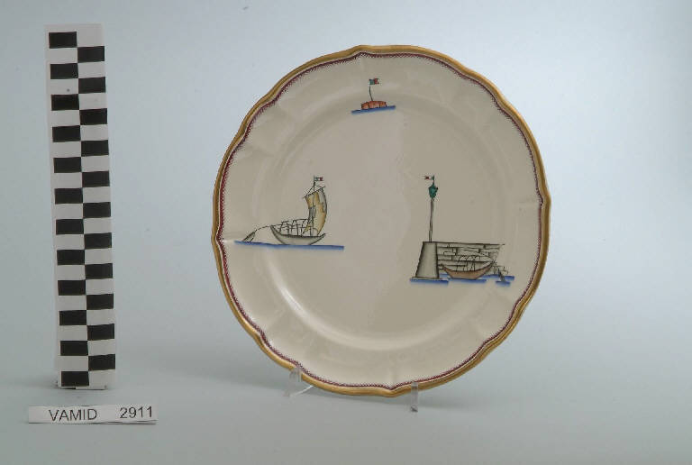 Veduta di un porticciolo con una barca da pesca all'ancora ed elementi caratteristici del Lago Maggiore (piatto da frutta) di Andlovitz Guido; Società Ceramica Italiana Laveno (sec. XX)