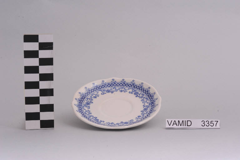 Motivi decorativi geometrici e floreali (piattino da caffè) di Società Ceramica Italiana Laveno (metà sec. XX)