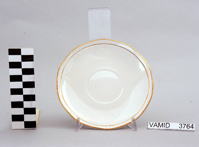 piattino da tè di Società Ceramica Italiana Laveno (prima metà sec. XX)