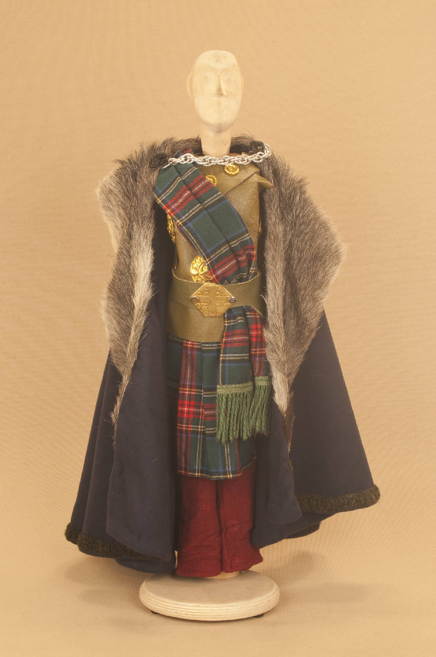 Macbeth A (abito di marionetta) di Di Marco, Cecilia; Di Marco, Cecilia; Schiavolin, Giovanni; Citterio, Mariagrazia - ambito milanese||ambito milanese (prima metà sec. XXI)