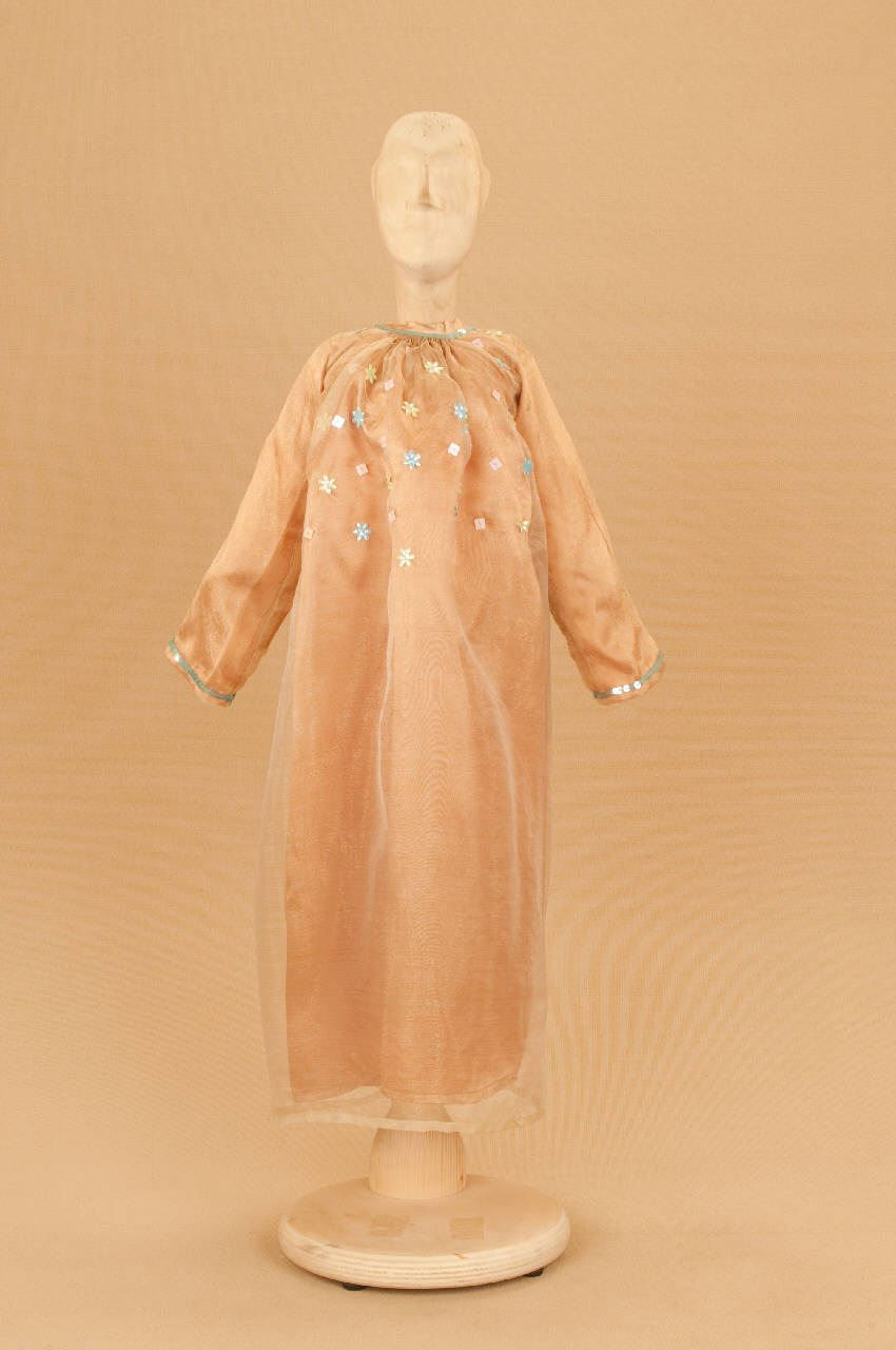 Fata sfondo (abito di marionetta) di Monti, Eugenio; Lanino, Mariapia; Perego, Sheila - ambito milanese||ambito milanese (primo quarto sec. XXI)