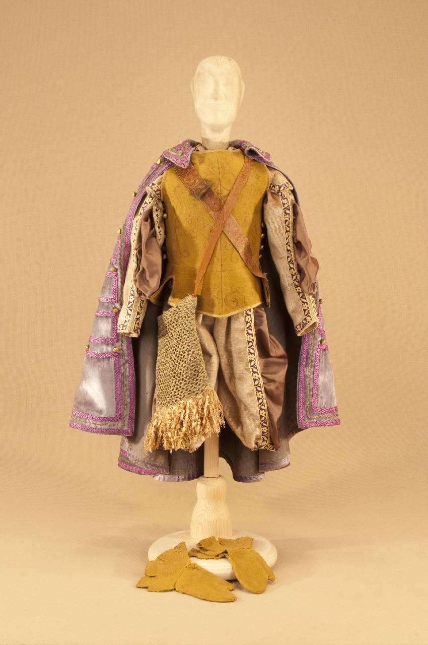 Cavaliere della caccia mantello lilla (abito di marionetta) di Colla, Carlo II; Colla, Rosina; Compagnia Carlo Colla e Figli; Monti, Eugenio; Monti, Eugenio - ambito milanese||ambito milanese (primo quarto sec. XX)