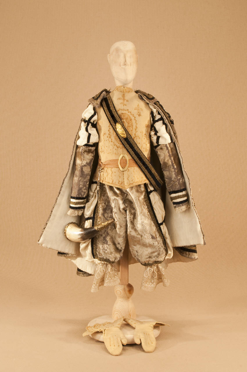 Re Mirlinton caccia (abito di marionetta) di Colla, Carlo II; Colla, Rosina; Compagnia Carlo Colla e Figli; Colla, Angela - ambito milanese||ambito milanese (primo quarto sec. XX)