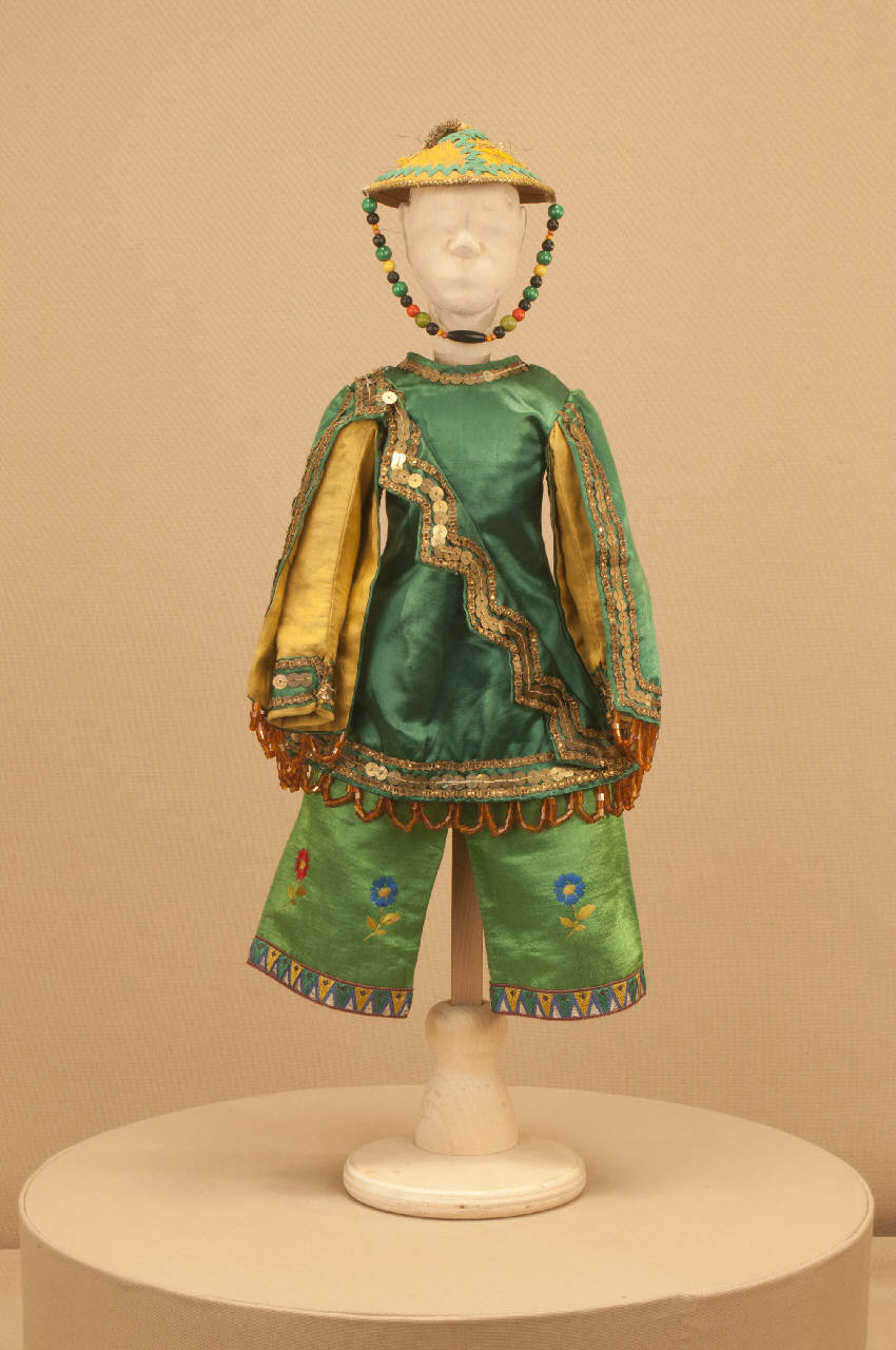 Bambino flabelliere (abito di marionetta) di Colla, Carlo II; Colla, Rosina; Compagnia Carlo Colla e Figli (; ; realizzazione) - ambito milanese||ambito milanese||ambito milanese (secondo quarto sec. XIX)