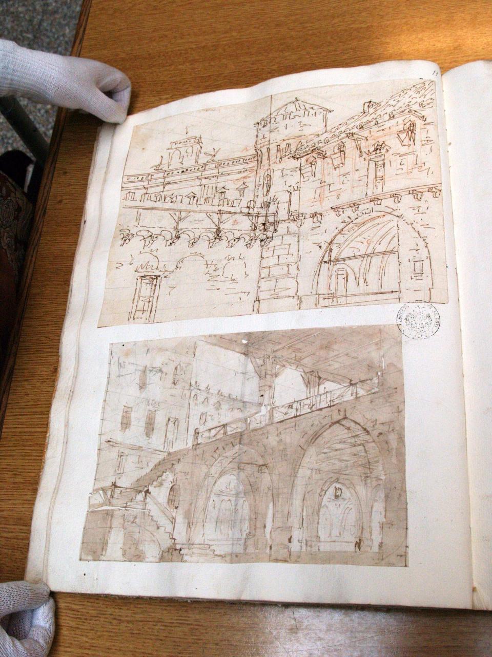 Mura esterne con ingresso di carcere, Mura esterne con bastione con ingresso di carcere (disegno per scenografia) di Galliari, Fabrizio (attribuito) - ambito Italia settentrionale (secc. XVIII/ XIX)