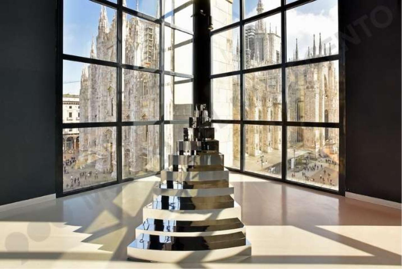 15 Steps to the Virgin / Block 4, Scala (installazione) di Bonvicini, Monica (sec. XXI)