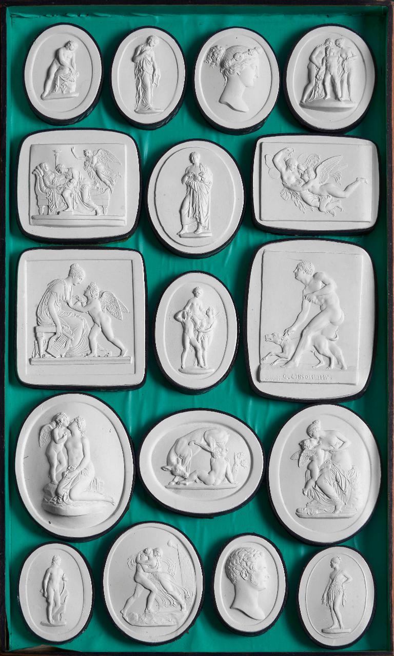 Vassoio di impronte cavate da gemme antiche e moderne (impronte) di Liberotti, Giovanni (prima metà sec. XIX)
