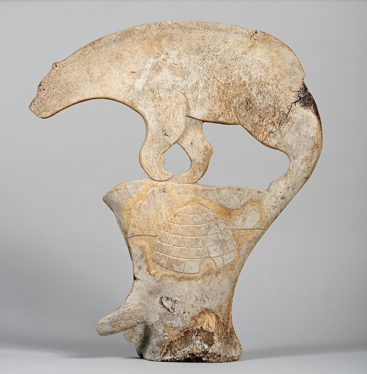 Sagoma di orso polare su banchisa, Animali e figure umane (scultura) di Awa, J. - popolazione Inuit (seconda metà sec. XX)