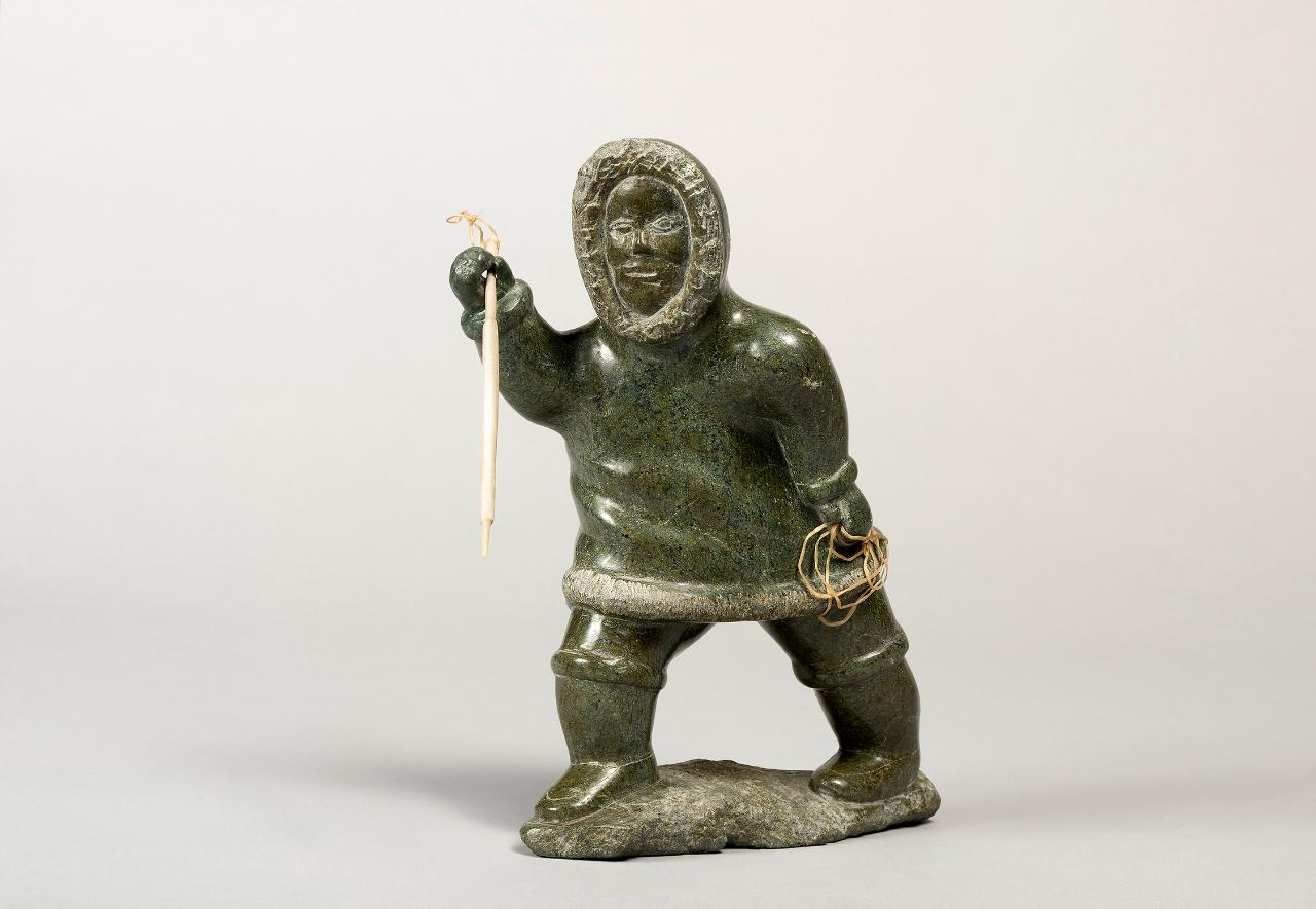 Cacciatore con arpone, Cacciatore (scultura) di PIP - popolazione Inuit (seconda metà sec. XX)
