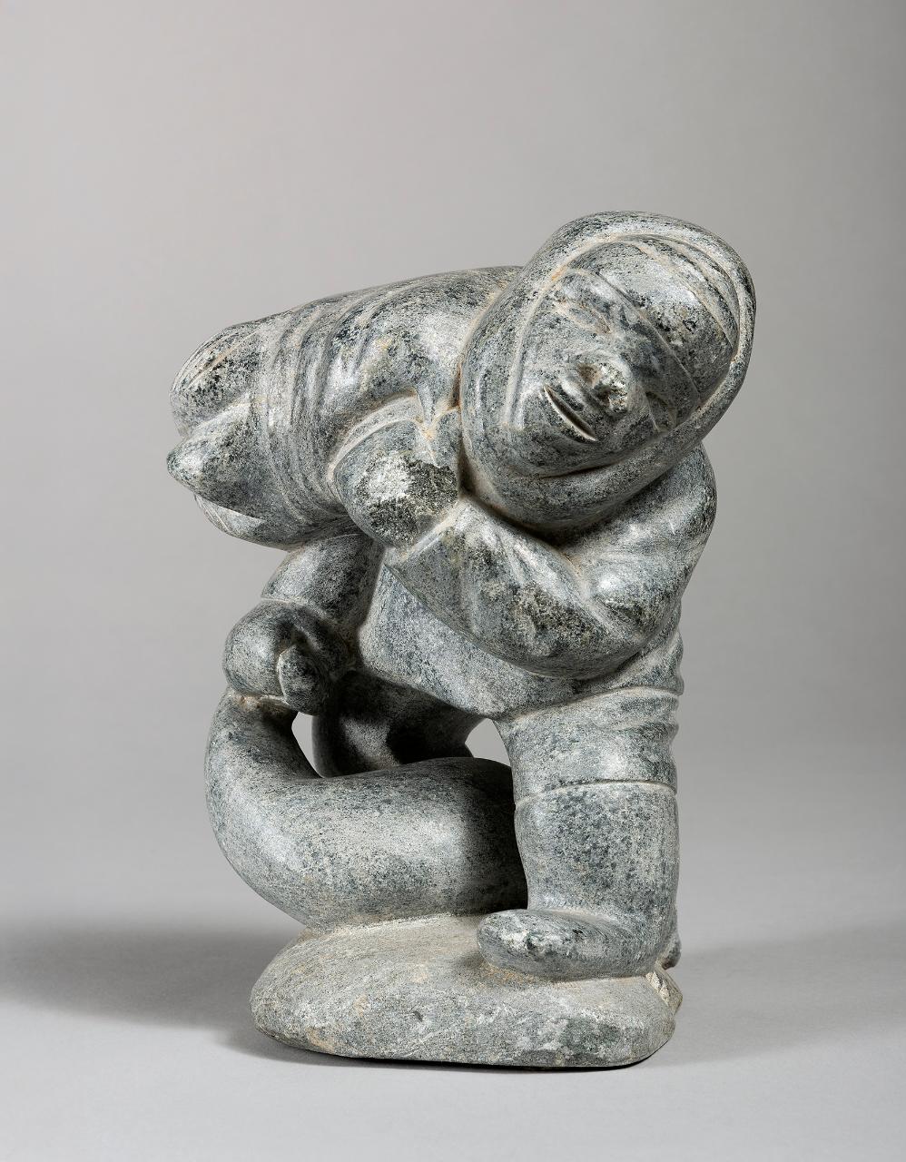 Uomo di ritorno dalla caccia, Animali e figure umane (scultura) di TIVI - popolazione Inuit (seconda metà sec. XX)