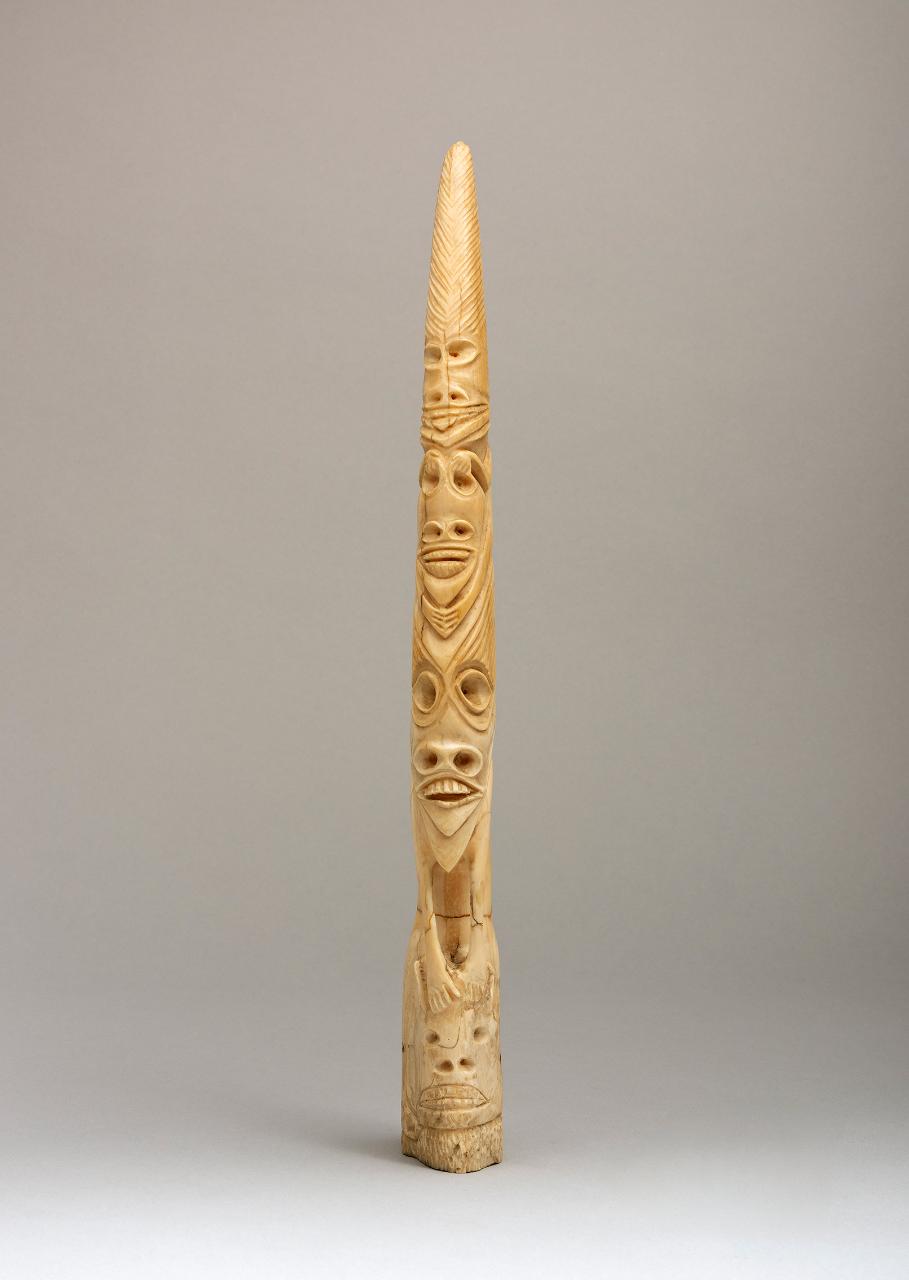 Tupileet, Spiriti tupilak (zanna di tricheco scolpita) di Natsiapik, Seetee - popolazione Inuit (seconda metà sec. XX)