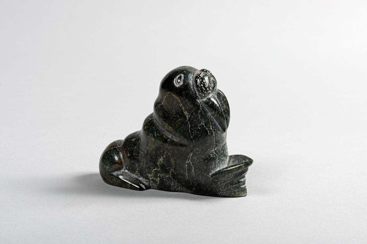Aiviq, tricheco (scultura) di Smith, Jimmy - popolazione Inuit (seconda metà sec. XX)