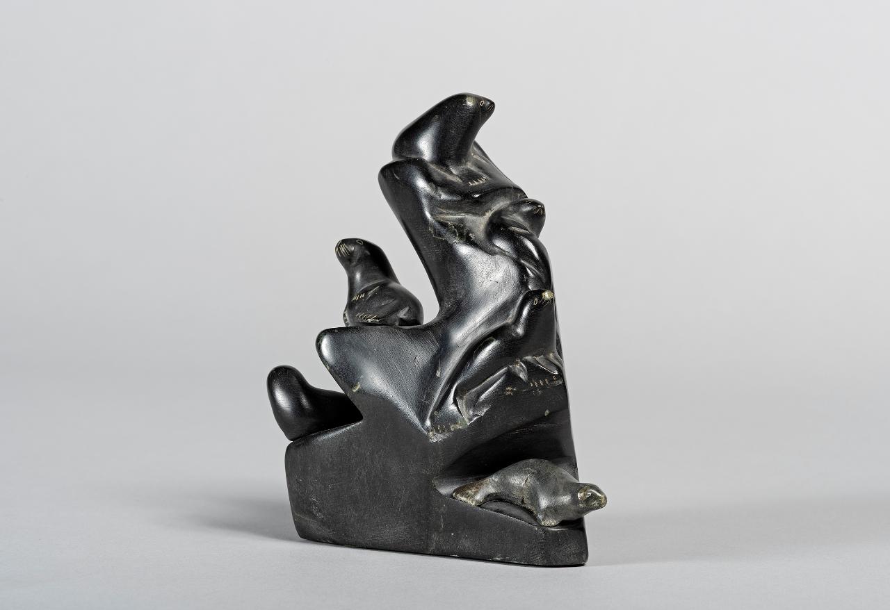 Foche su roccia, foche su roccia (scultura) di Tarkik, Bobby - popolazione Inuit (seconda metà sec. XX)