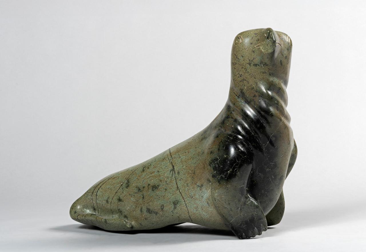 bebè foca (natsiq), cucciolo di foca (scultura) di popolazione Inuit (autore non identificato) - popolazione Inuit (seconda metà sec. XX)