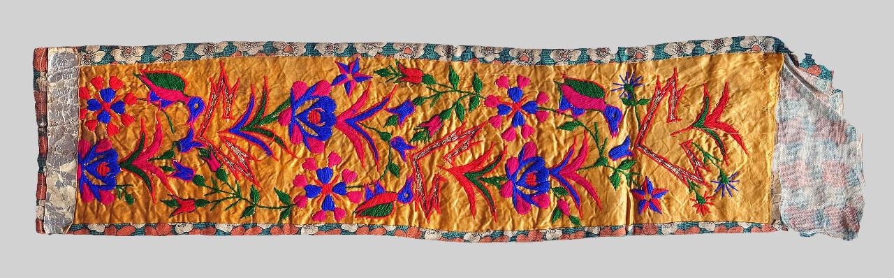 Fiori (frammento di paramento) - ambito Sud America (sec. XX)