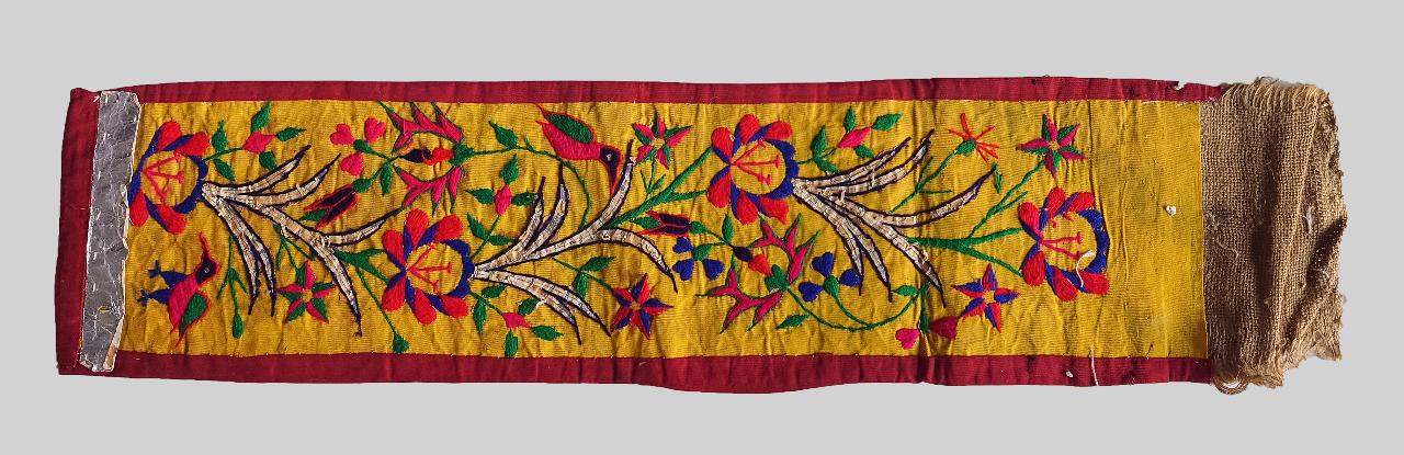 Fiori e uccelli (frammento di paramento) - ambito Sud America (sec. XX)
