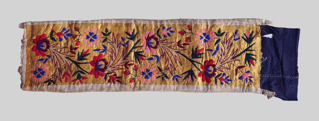 Fiori e uccelli (frammento di paramento) - ambito Sud America (sec. XX)