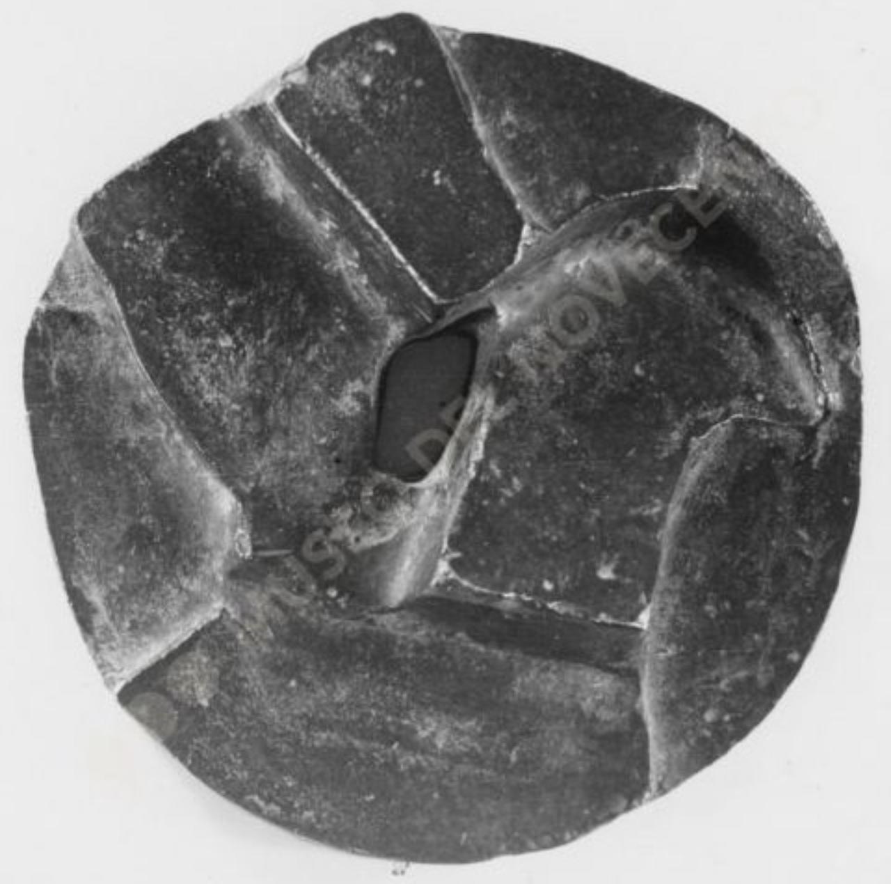 Impronta plastica drammatica, composizione astratta (bassorilievo) di Guerrini, Lorenzo (seconda metà sec. XX)