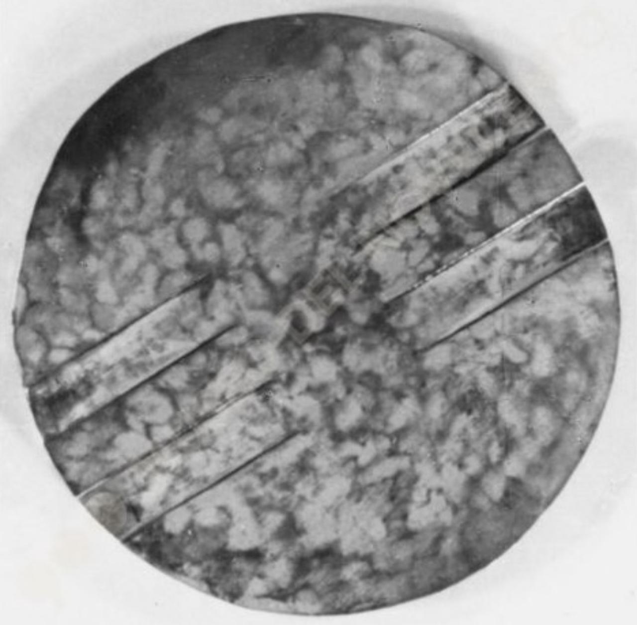Medaglia tagliata, composizione astratta (bassorilievo) di Guerrini, Lorenzo (seconda metà sec. XX)